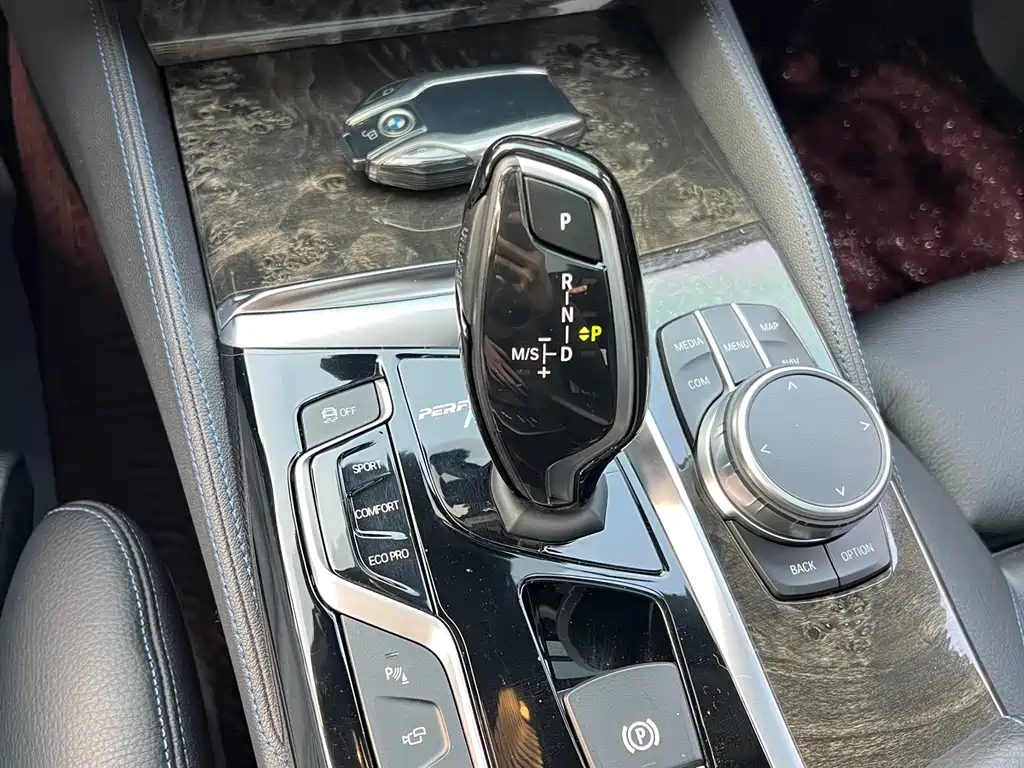 BMW 6 Series GT 2019 — фото 9
