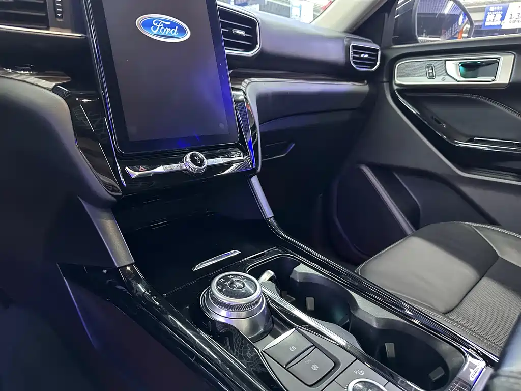 Ford Explorer 2021 — фото 10