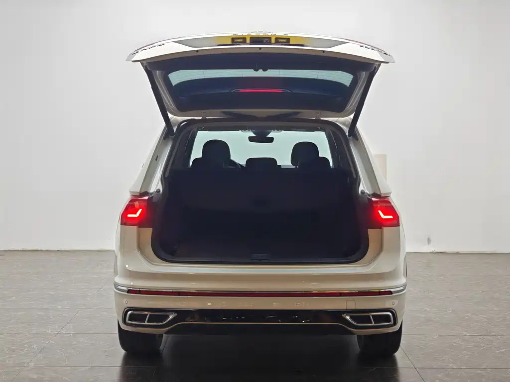 Volkswagen Tiguan L 2023 — фото 12