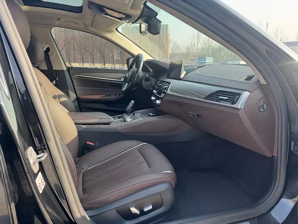 BMW 5 Series New Energy 2019 — фото 12