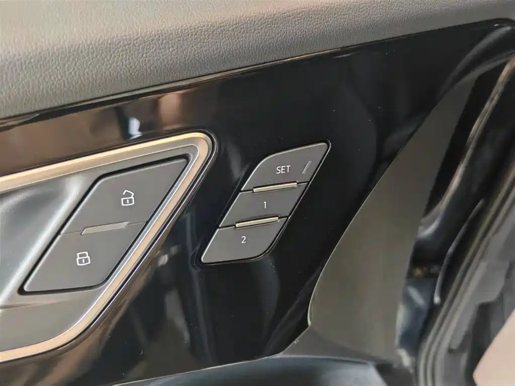Audi Q4 e-tron 2023 — фото 20
