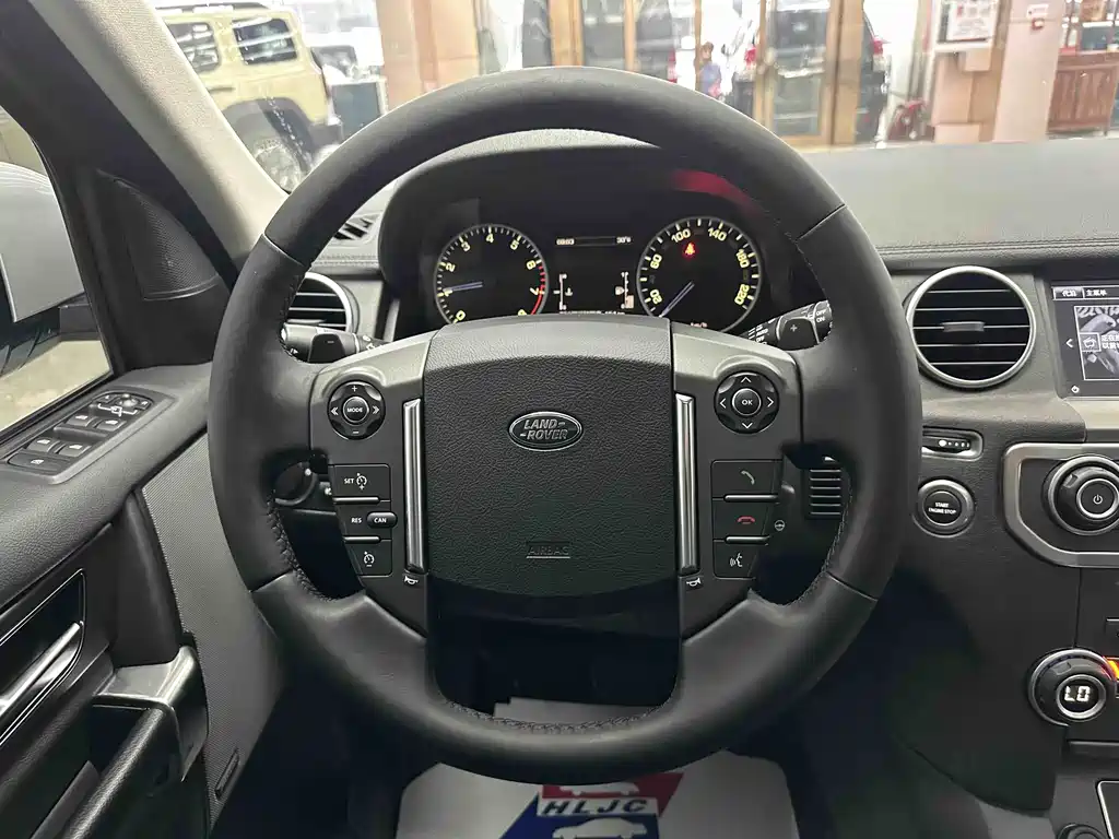Land Rover Discovery 2016 — фото 10