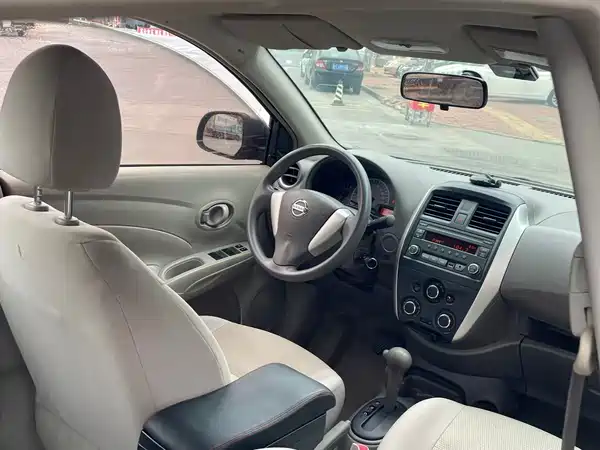 Nissan Sunny 2015