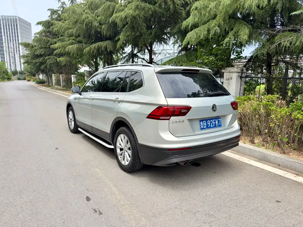 Volkswagen Tiguan L 2017 — фото 3