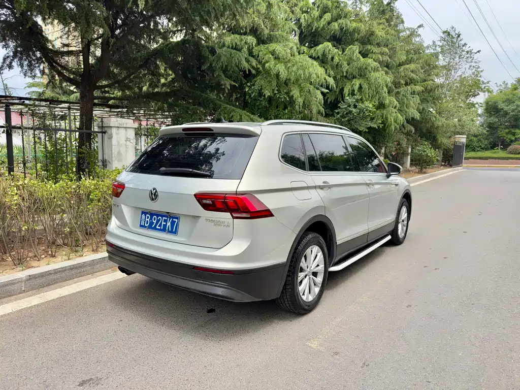 Volkswagen Tiguan L 2017 — фото 8