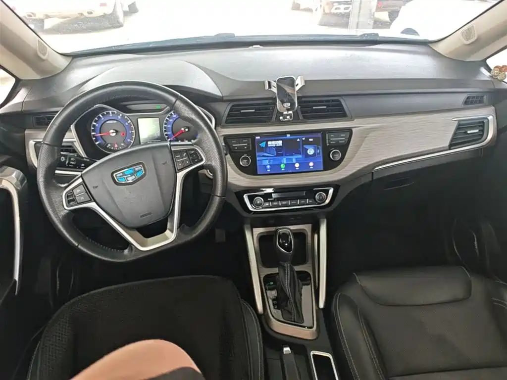 Geely Vision X3 2018 — фото 10