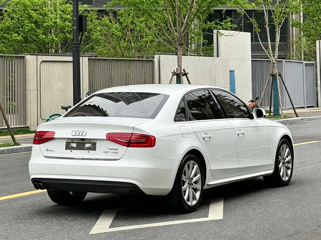 Audi A4L 2015 — фото 9