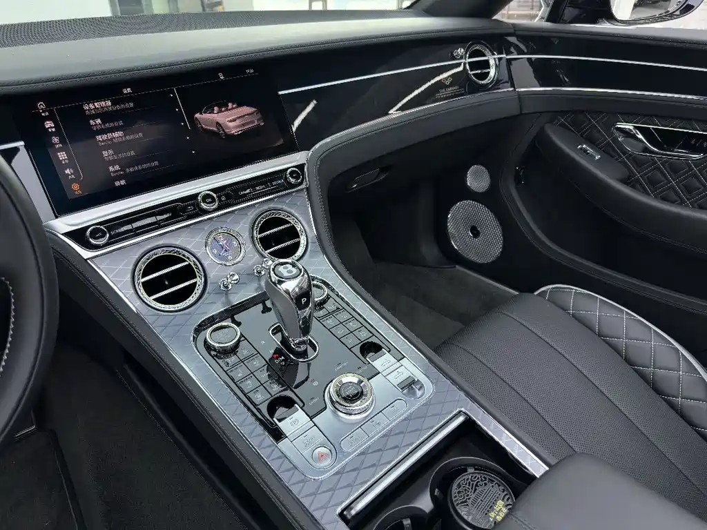 Bentley Continental 2023 — фото 30