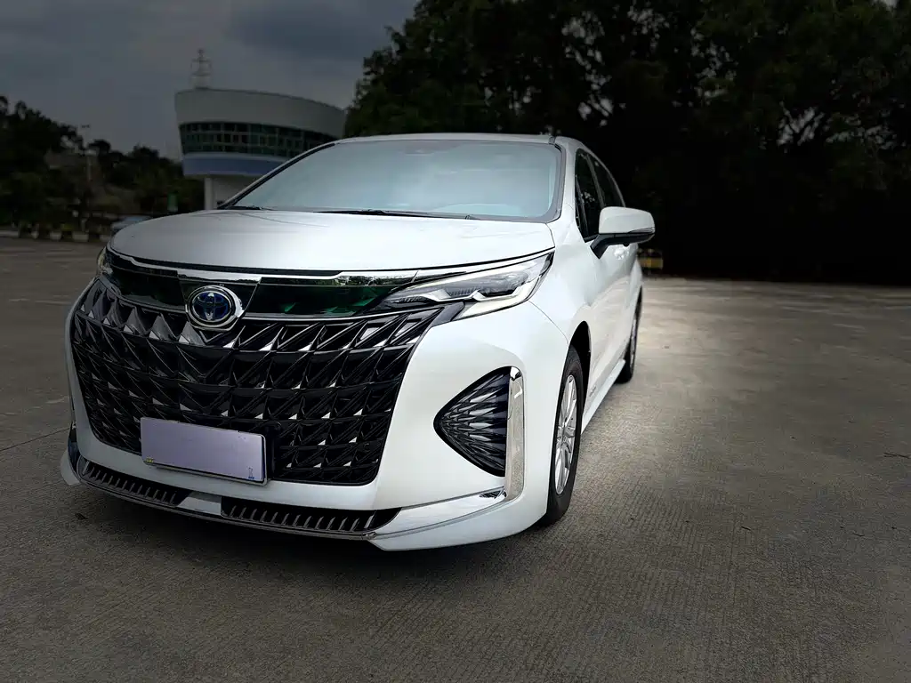 Toyota Sienna 2022 — фото 18