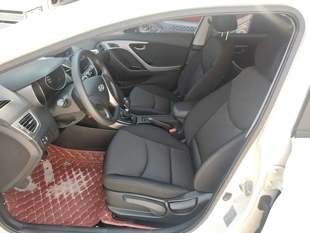 Hyundai Elantra 2016 — фото 15