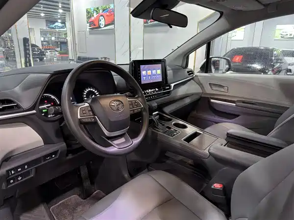 Toyota Sienna 2023