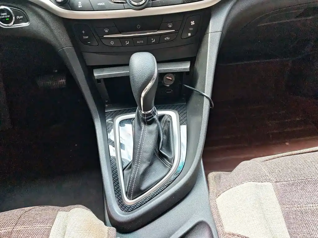 Buick Excelle GT 2015 — фото 10