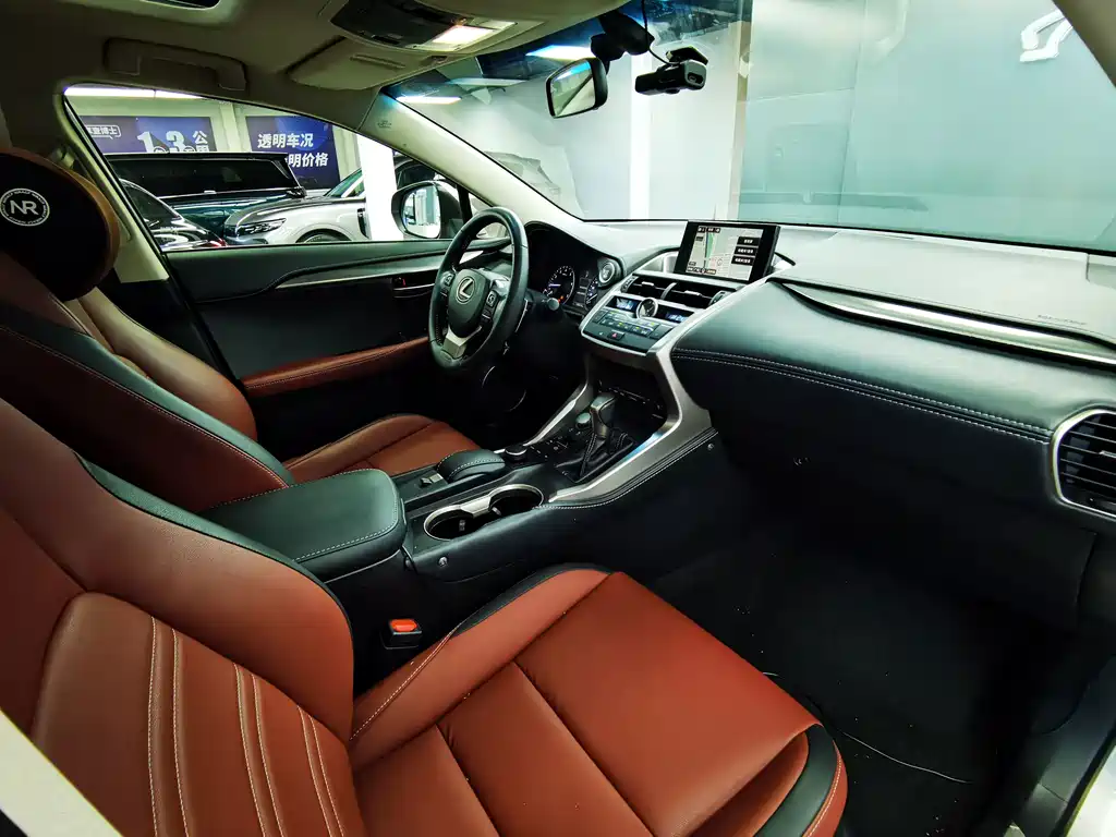 Lexus NX 2015 — фото 16