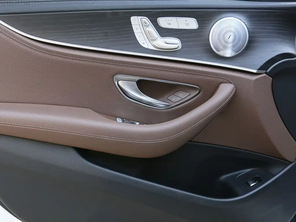 Mercedes-Benz E-Class 2019 — фото 11