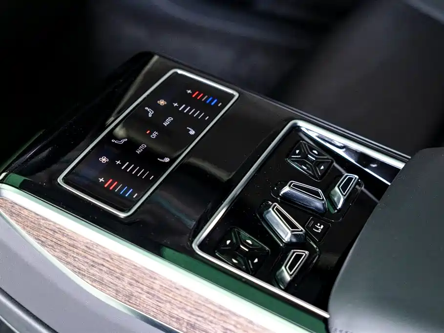 Audi A8 2020 — фото 17