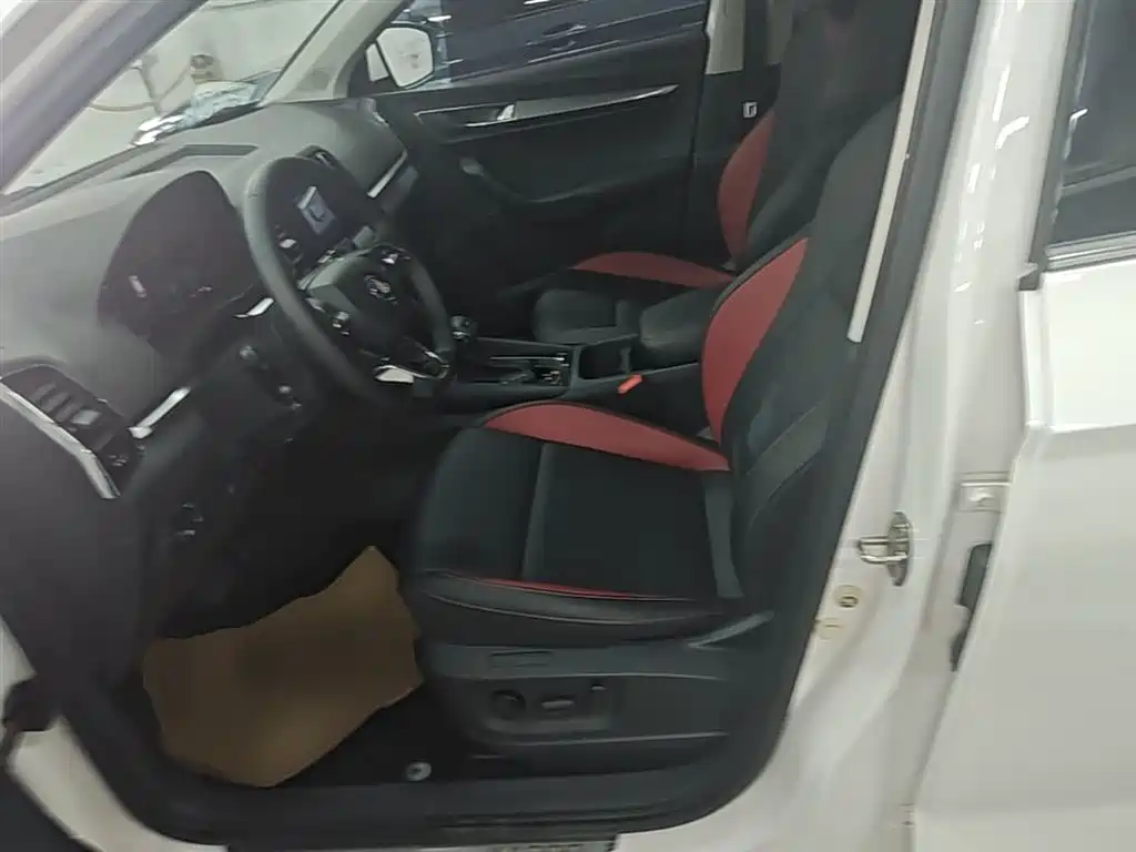 Skoda Karoq 2022 — фото 15