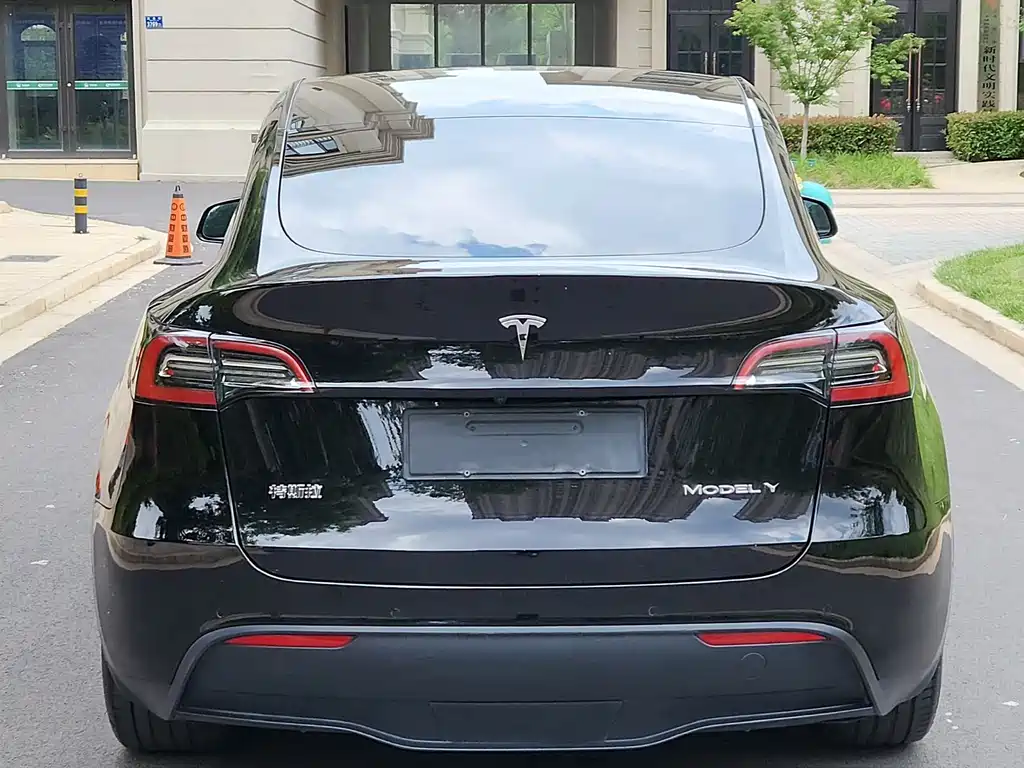 Tesla Model Y 2022 — фото 8