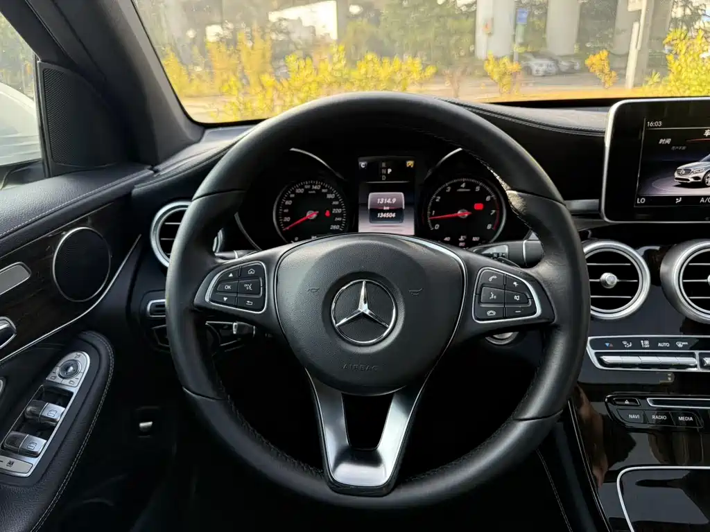 Mercedes-Benz GLC 2018 — фото 11
