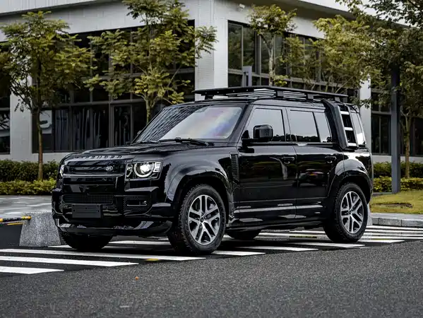 Land Rover Defender 2023