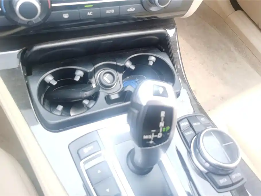 BMW 5 Series 2012 — фото 16
