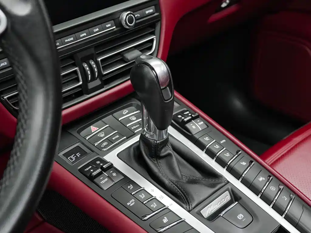 Porsche Macan 2020 — фото 17