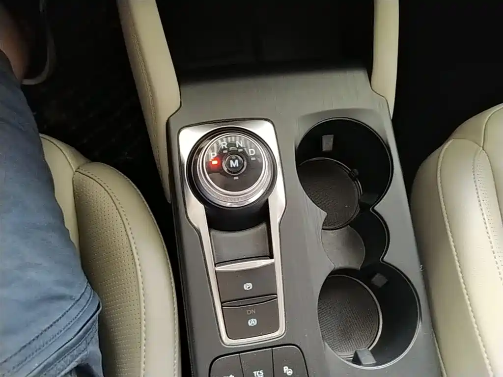 Ford Focus 2019 — фото 14