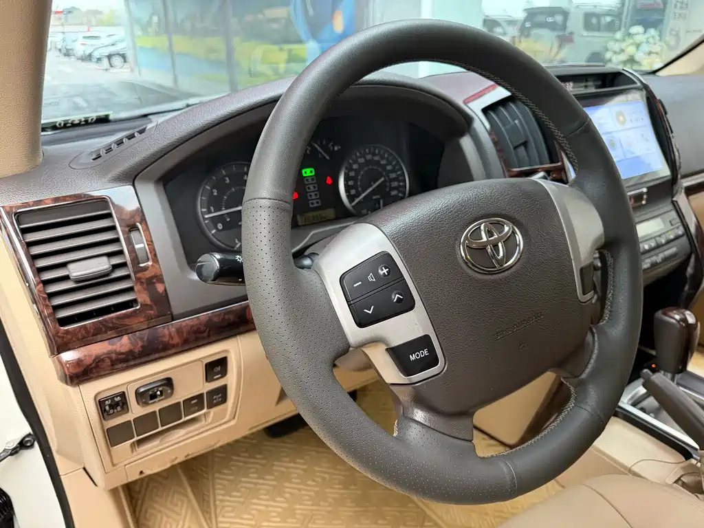 Toyota Land Cruiser 2016 — фото 9