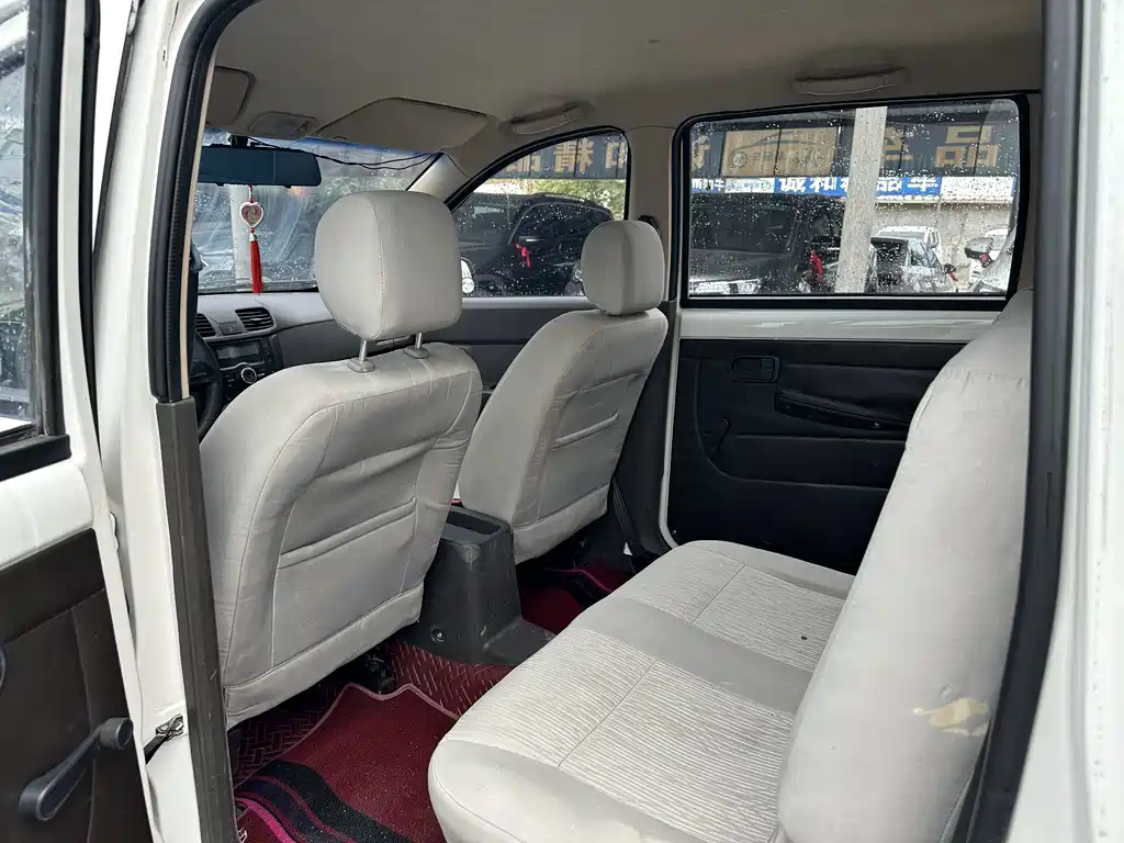 Wuling Hongguang 2017