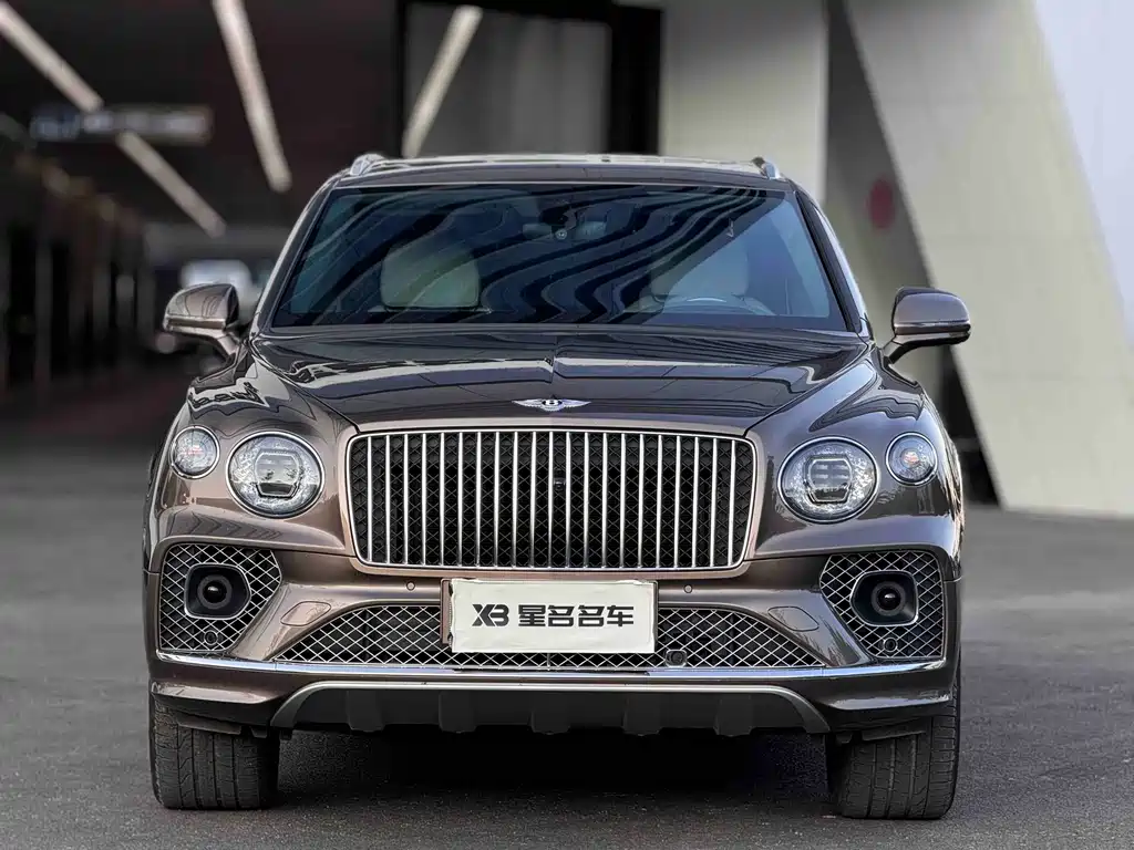 Bentley Bentayga 2023 — фото 2