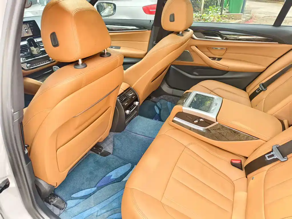 BMW 5 Series 2021 — фото 18