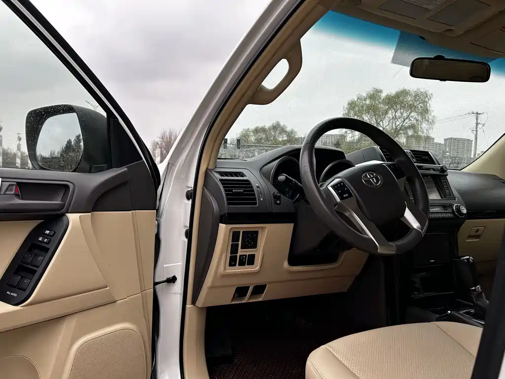 Toyota Prado 2015 — фото 4