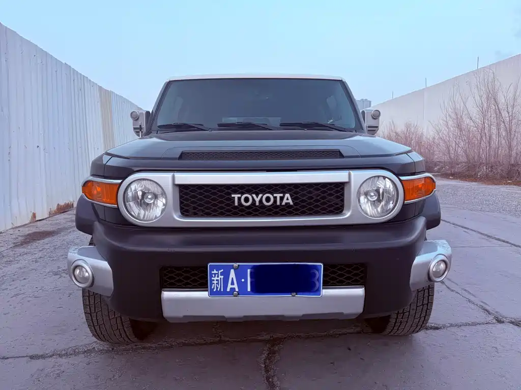 Toyota FJ Cruiser 2017 — фото 2