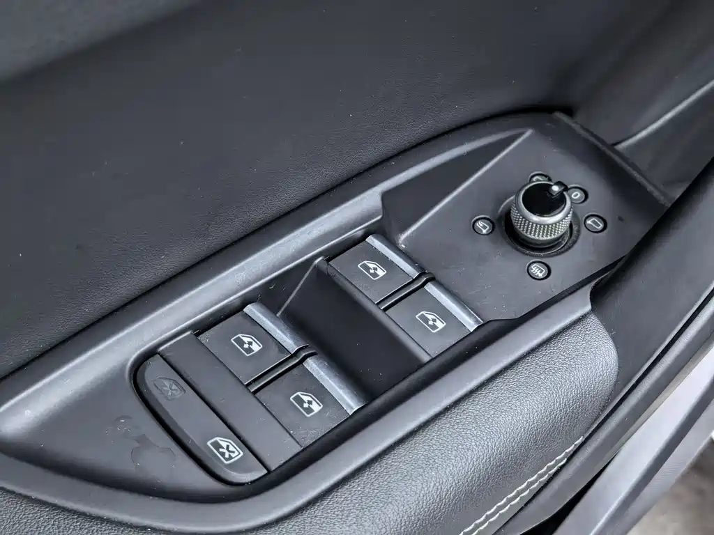 Audi Q5L 2020 — фото 20