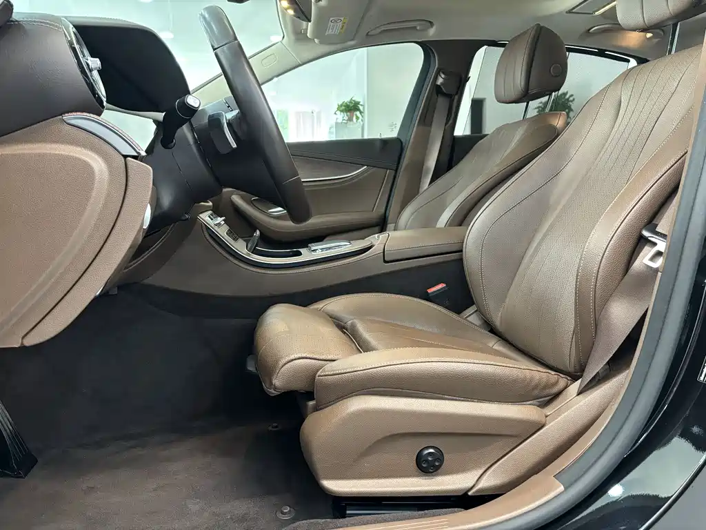 Mercedes-Benz E-Class 2022 — фото 17
