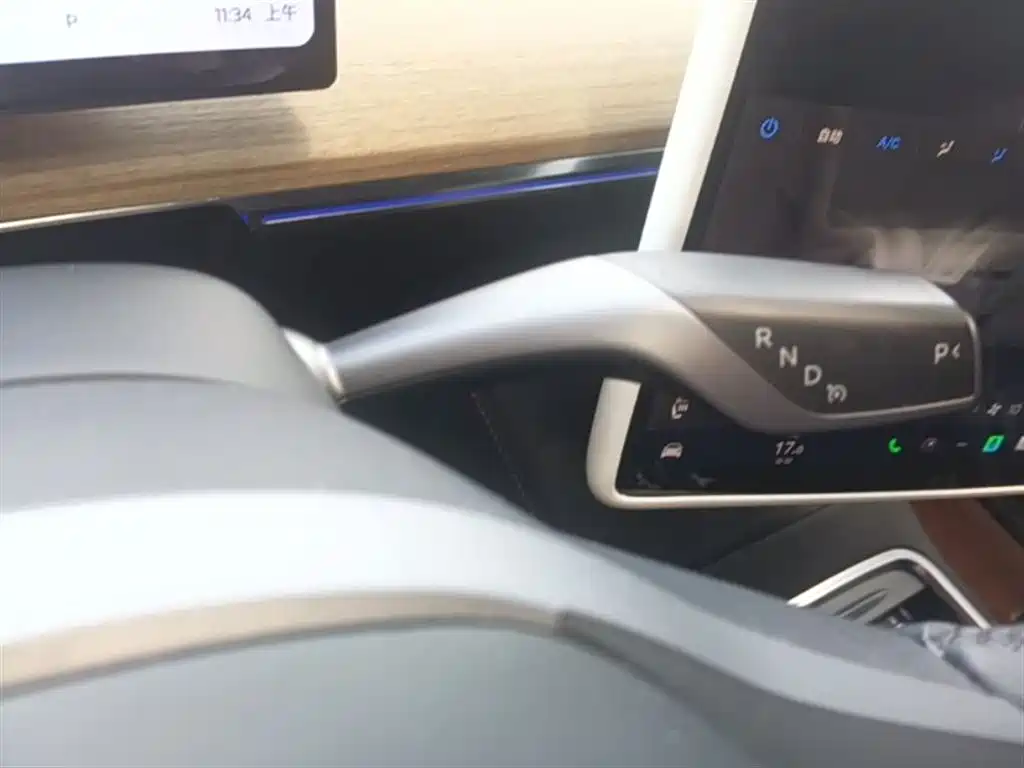 Tesla Model Y 2023 — фото 14