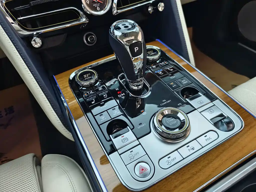 Bentley Flying Spur 2021 — фото 11