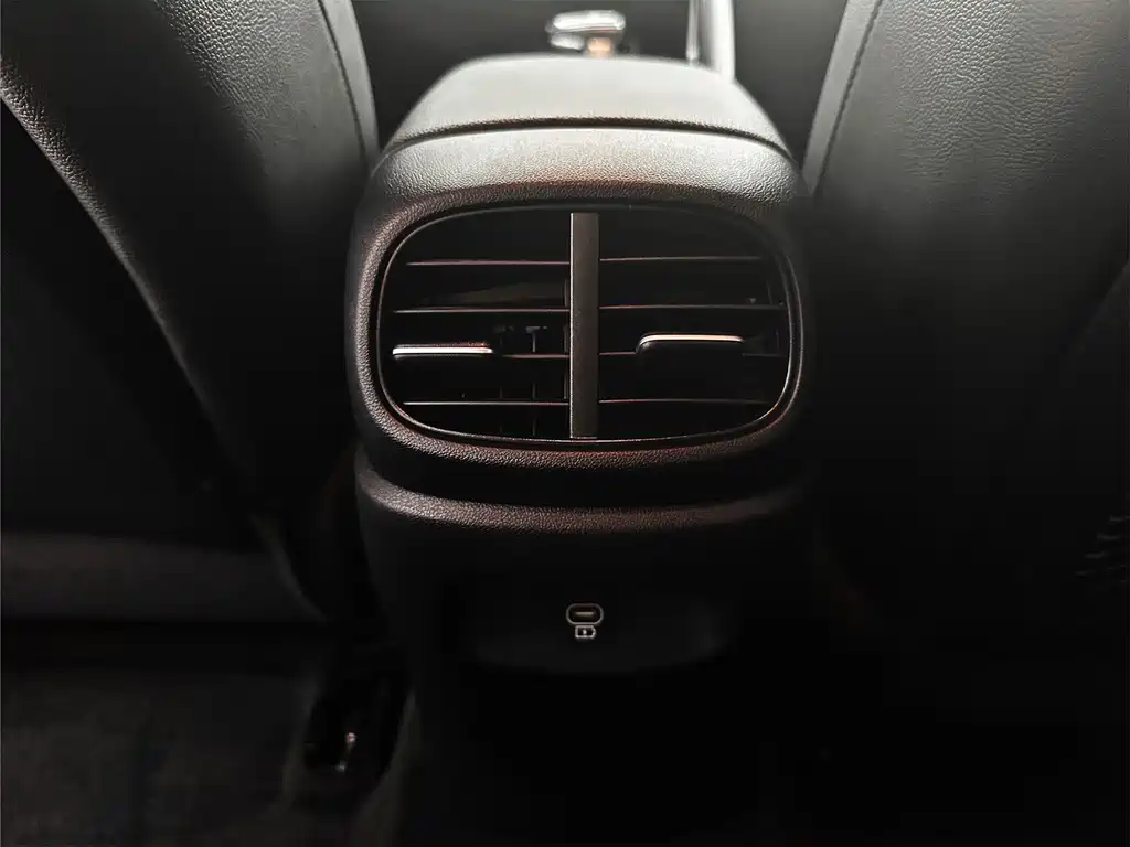 Hyundai Elantra 2023 — фото 14