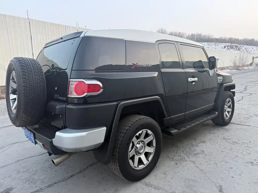 Toyota FJ Cruiser 2017 — фото 9