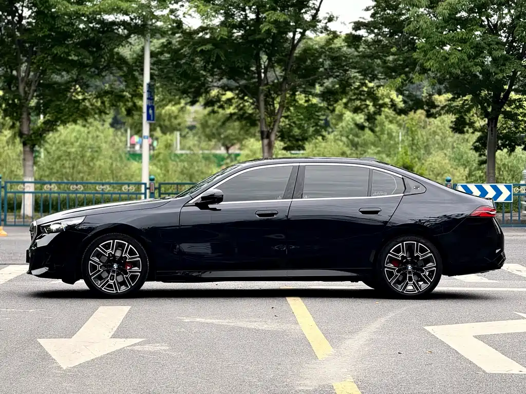 BMW 5 Series 2024