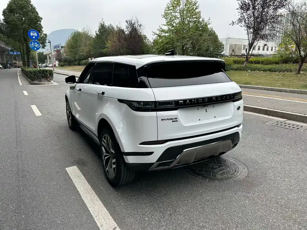 Land Rover Evoque 2023 — фото 3