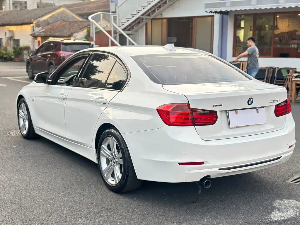 BMW 3 Series 2015 — фото 20