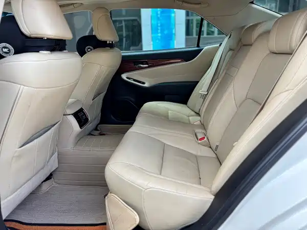 Toyota Crown 2016