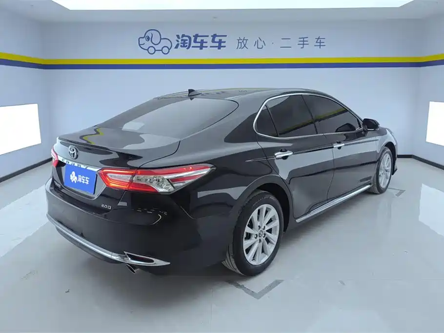 Toyota Camry 2023 — фото 3