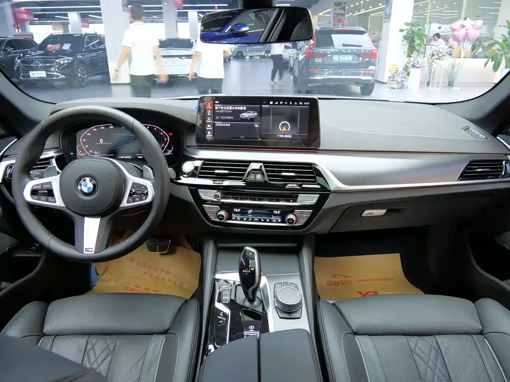 BMW 5 Series 2022 — фото 10