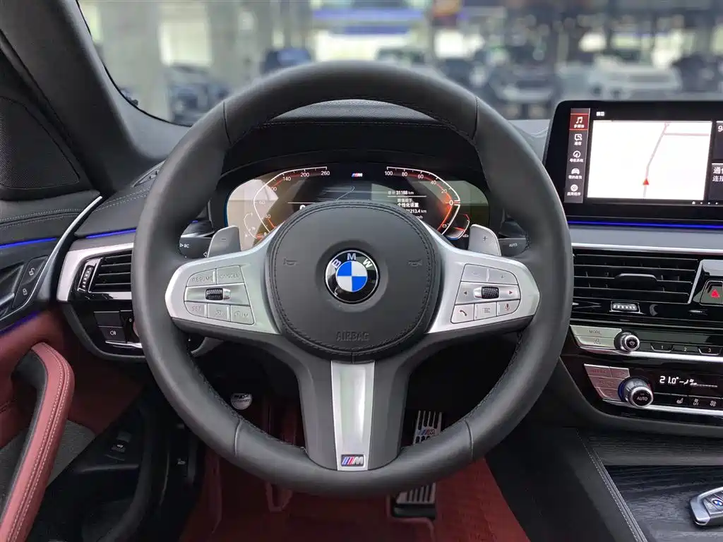 BMW 5 Series 2023 — фото 14