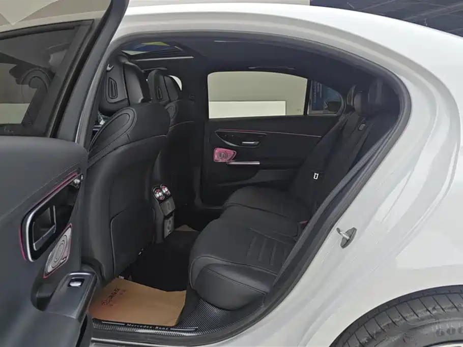 Mercedes-Benz C-Class 2023 — фото 11