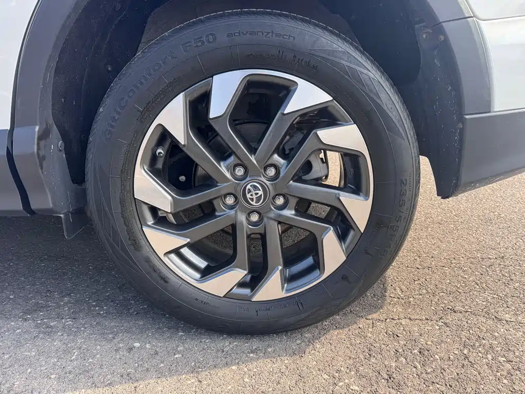 Toyota RAV4 2019 — фото 10