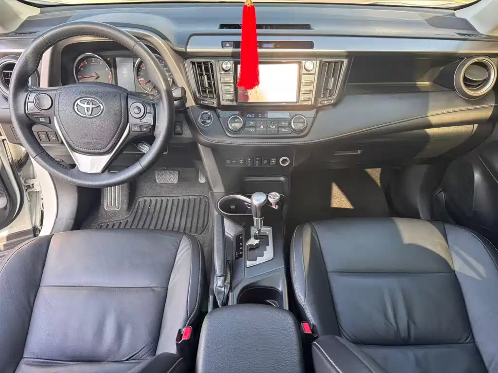 Toyota RAV4 2019 — фото 13