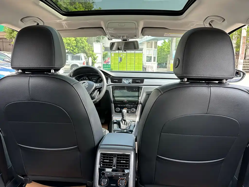 Volkswagen Passat 2018 — фото 10