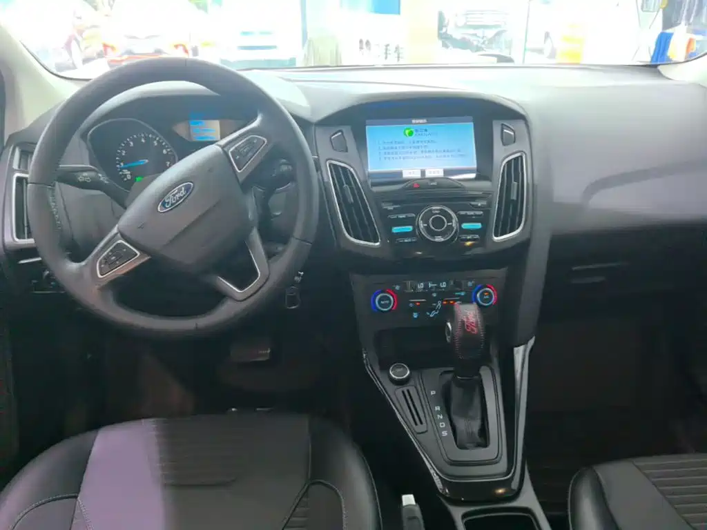 Ford Focus 2016 — фото 10